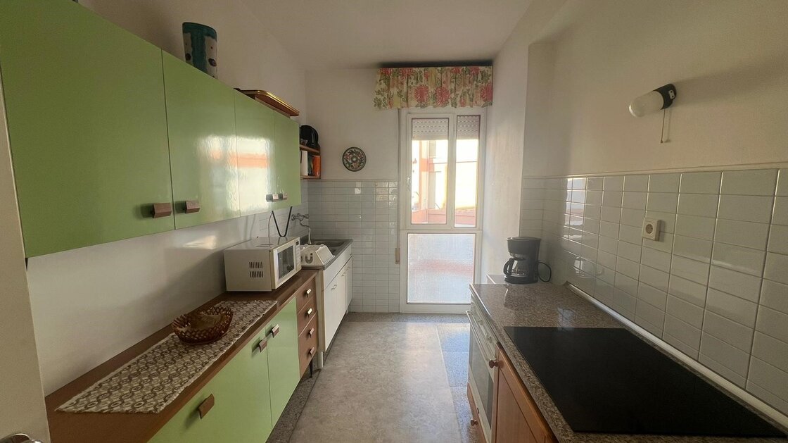 Trilocale spazioso con terrazza, piano alto, fronte mare