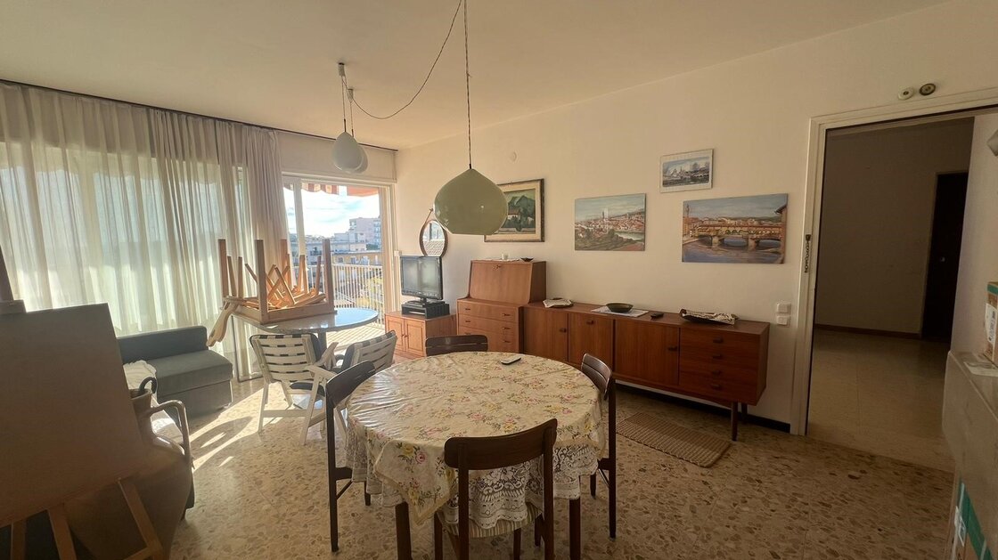 Trilocale spazioso con terrazza, piano alto, fronte mare