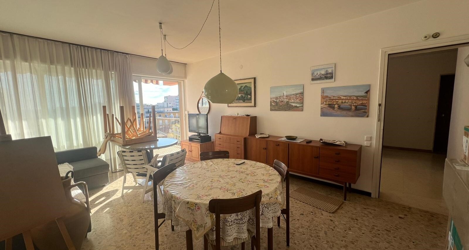 Trilocale spazioso con terrazza, piano alto, fronte mare