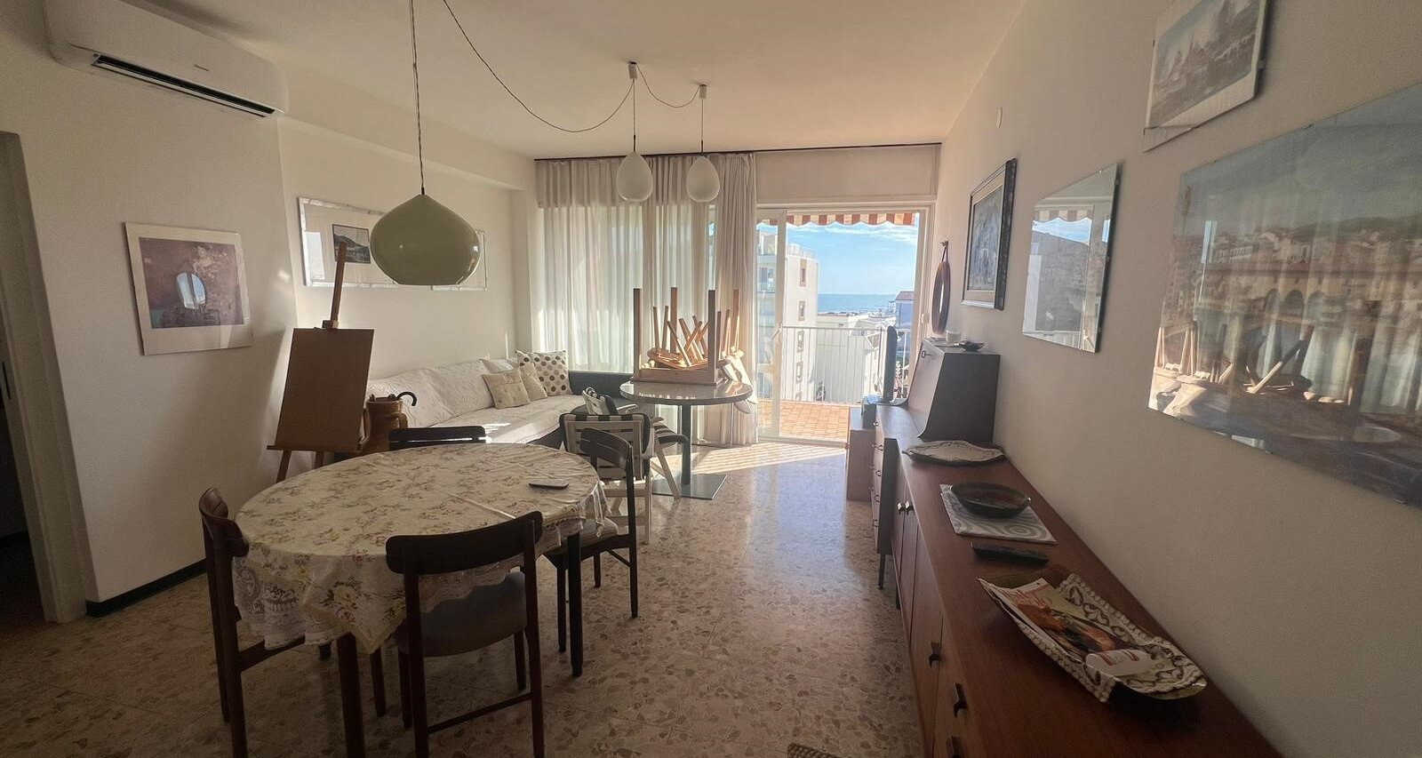 Trilocale spazioso con terrazza, piano alto, fronte mare