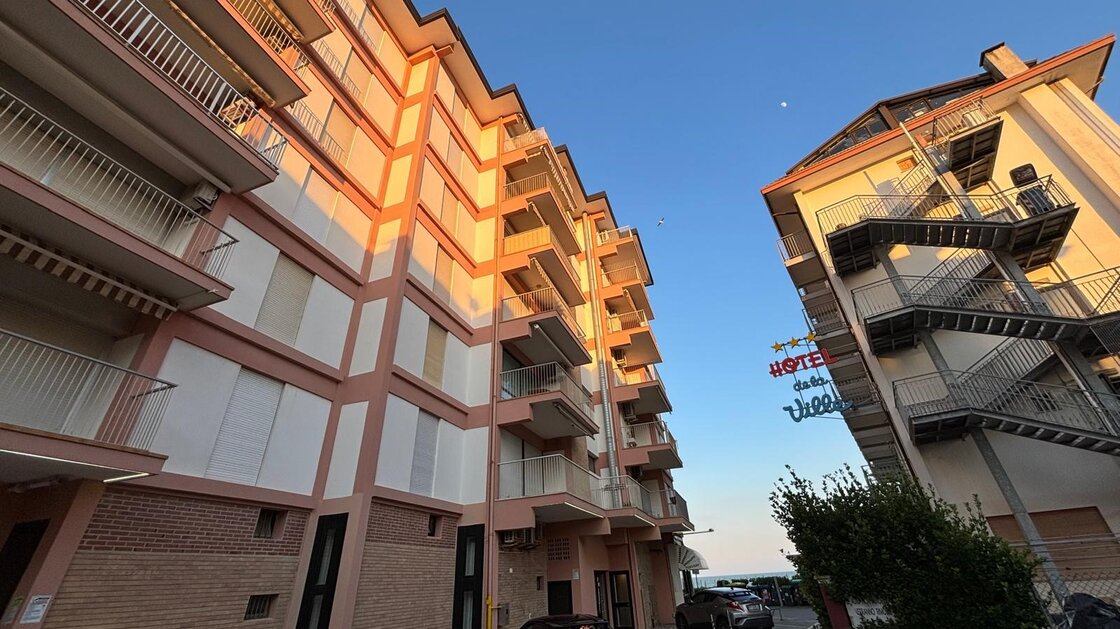 Trilocale spazioso con terrazza, piano alto, fronte mare