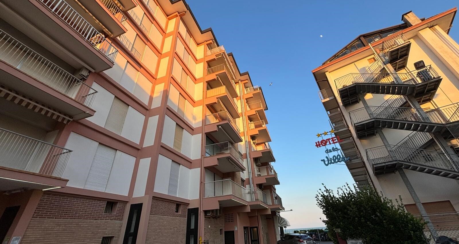 Trilocale spazioso con terrazza, piano alto, fronte mare