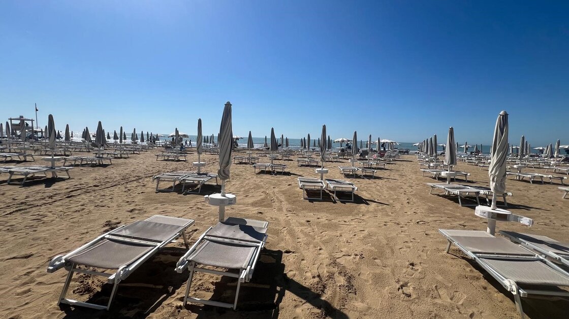 Trilocale spazioso con terrazza, piano alto, fronte mare