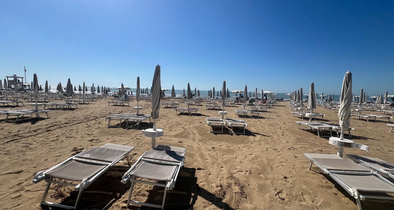Trilocale spazioso con terrazza, piano alto, fronte mare
