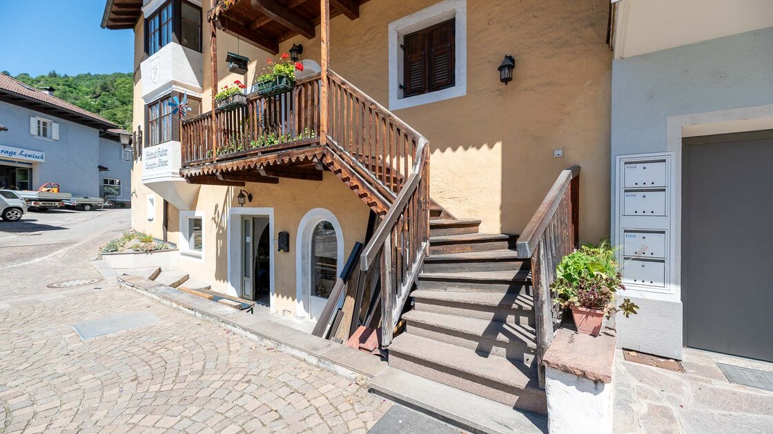 Stadthaus in Klausen zu verkaufen – vielseitige Investitionschance