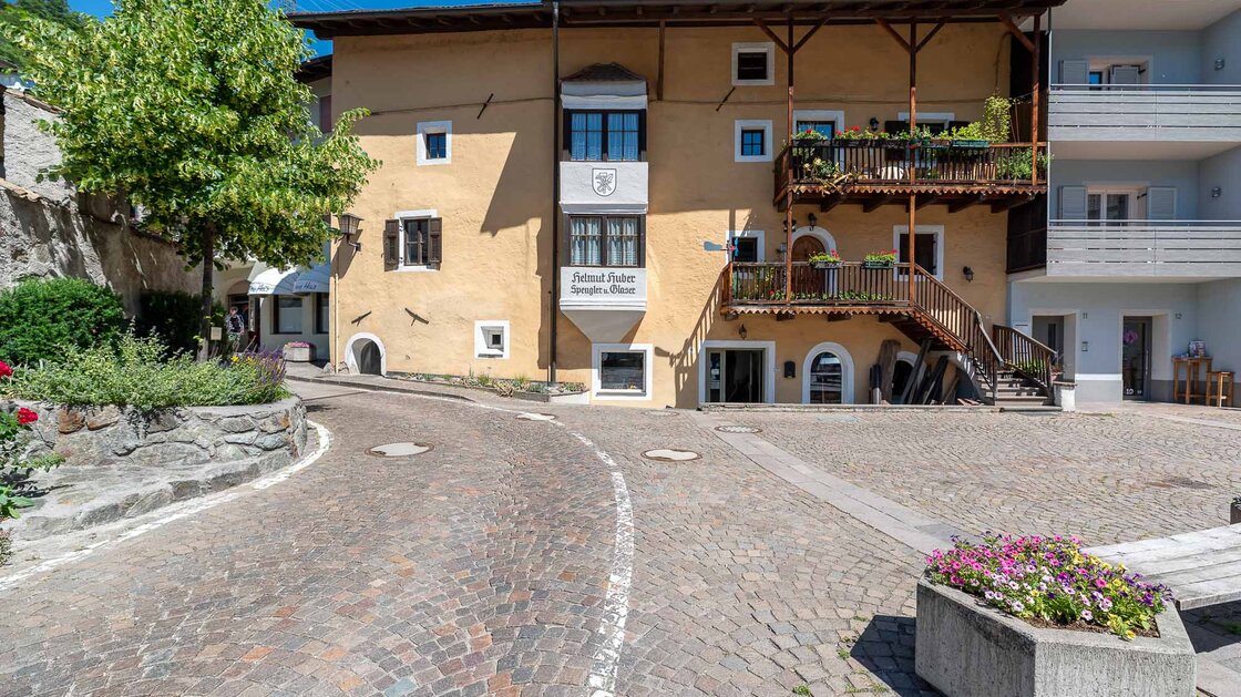 Stadthaus in Klausen zu verkaufen – vielseitige Investitionschance