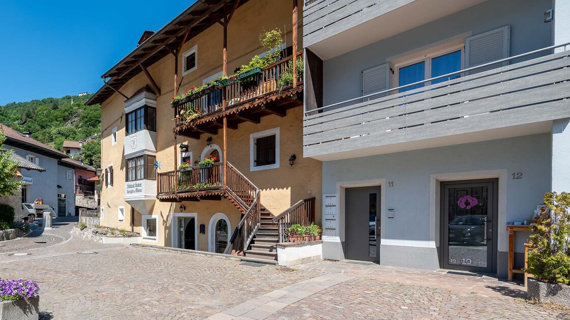 Stadthaus in Klausen zu verkaufen – vielseitige Investitionschance