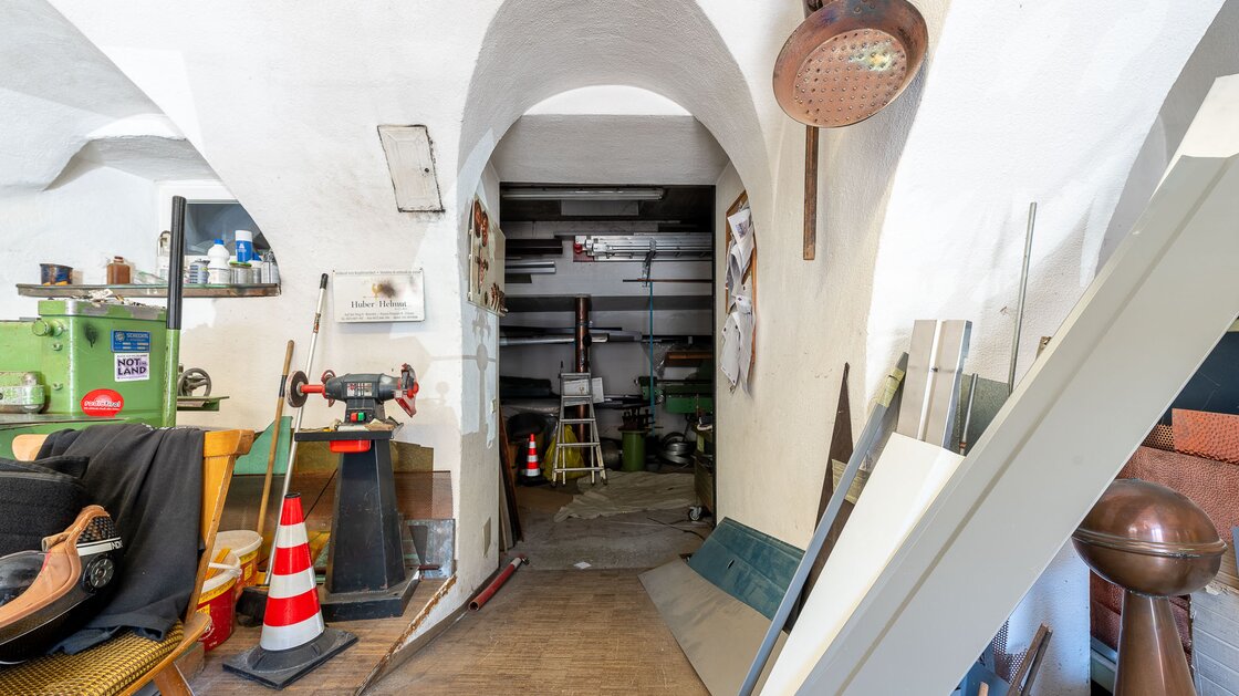 Stadthaus in Klausen zu verkaufen – vielseitige Investitionschance