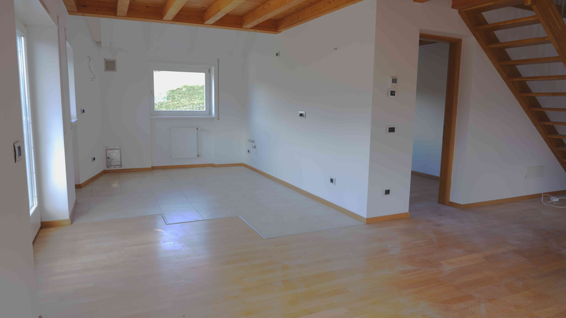 Spacious duplex apartment with large terrace, top floor