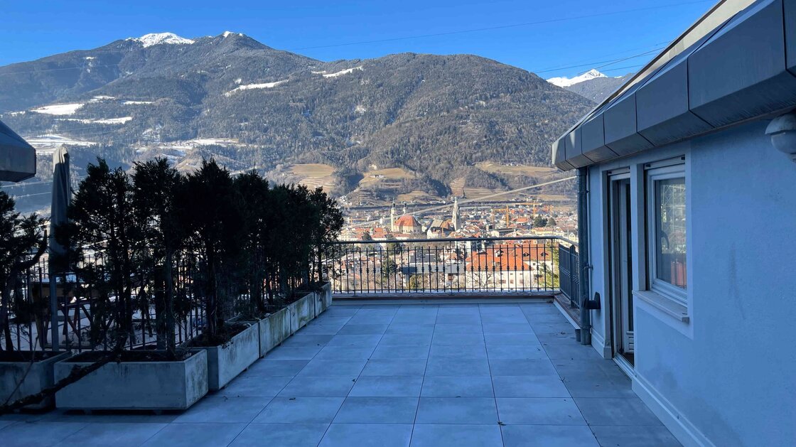 Spacious duplex apartment with large terrace, top floor