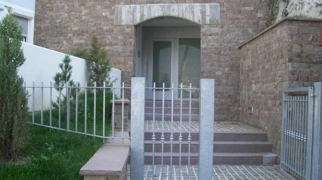 Spacious duplex apartment with large terrace, top floor