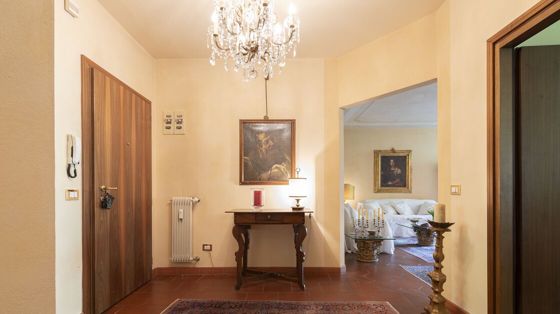 Nuda proprietà: Ampio appartamento di prestigio in ottima posizione