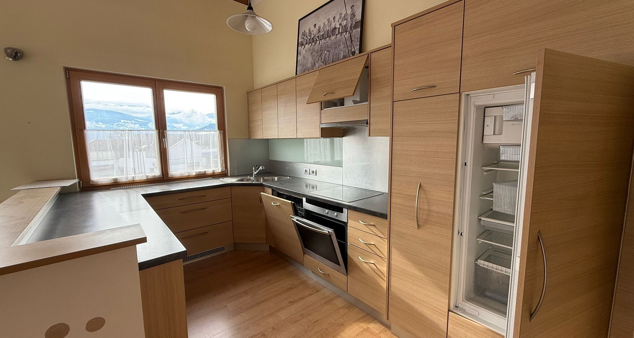 Spacious apartment on the top floor – ideal for singles & couples