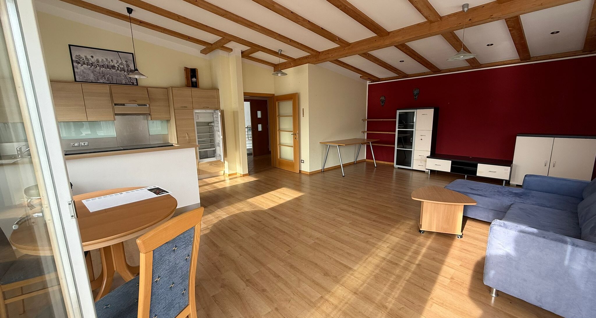 Spacious apartment on the top floor – ideal for singles & couples