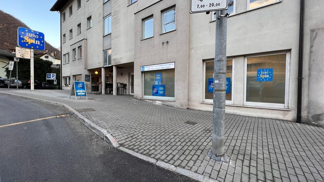 Large retail space on the main road