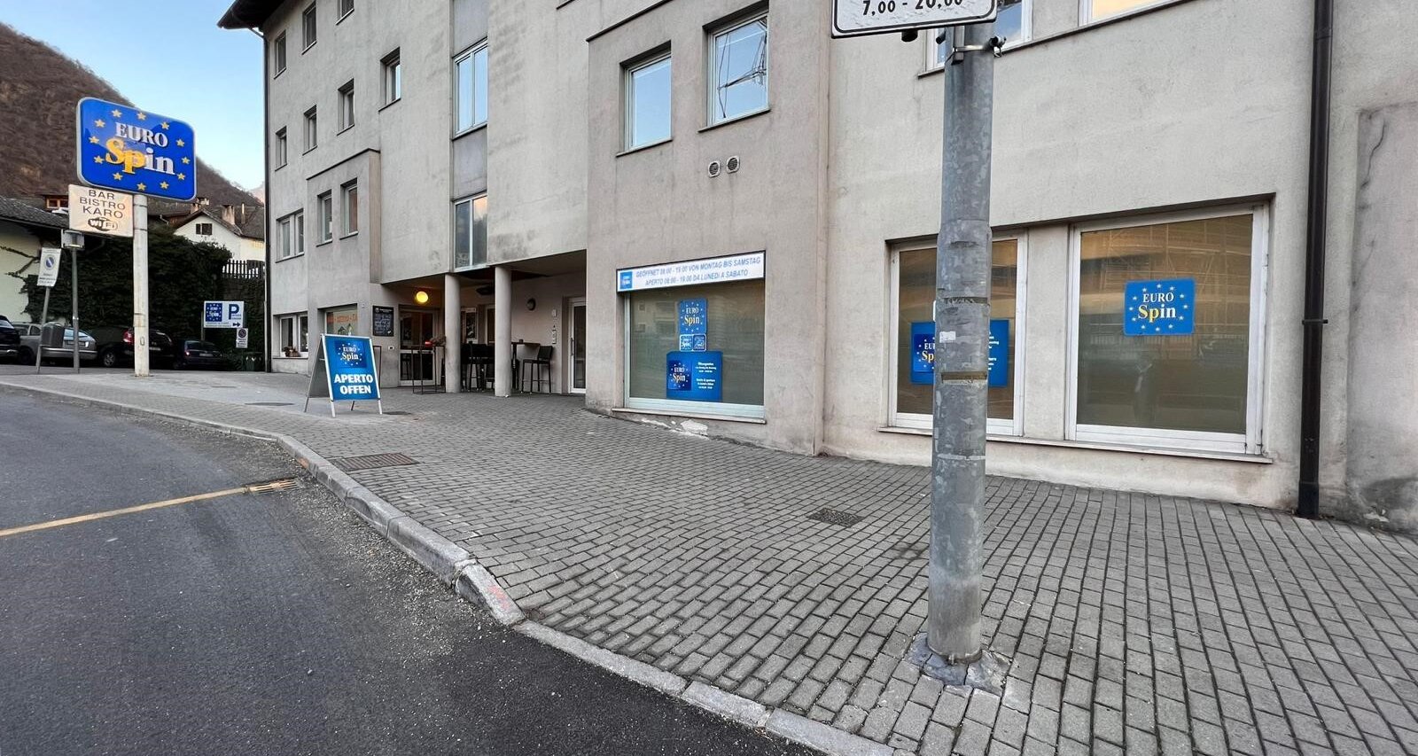 Großes Geschäftslokal an der Hauptstraße