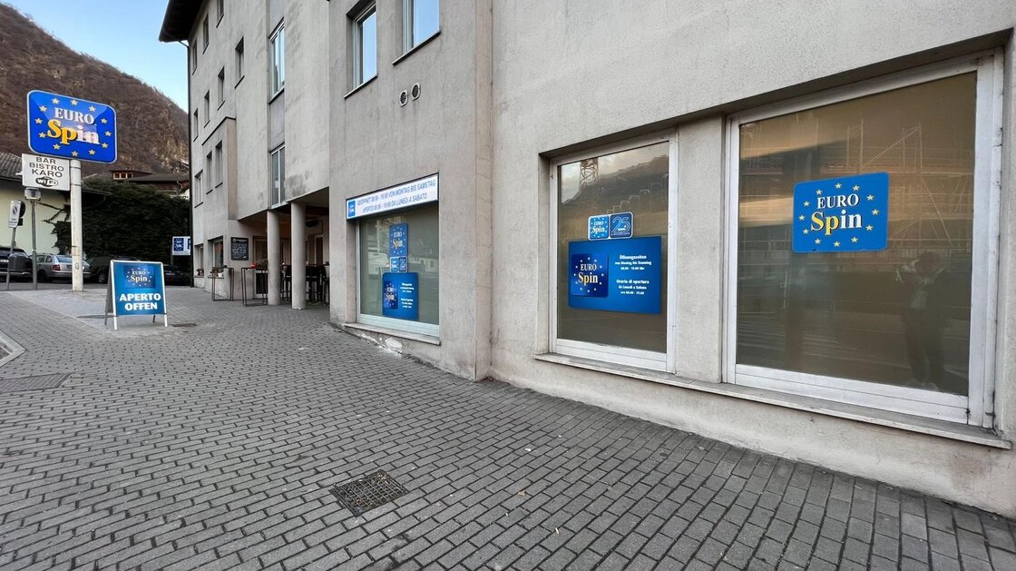 Large retail space on the main road