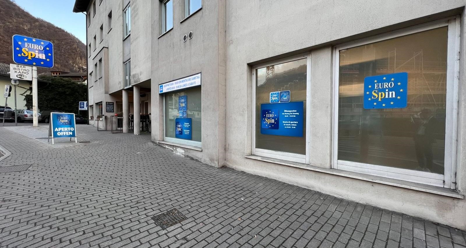 Großes Geschäftslokal an der Hauptstraße