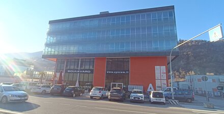 Großes Bürolokal in top Zustand, dritter Stock