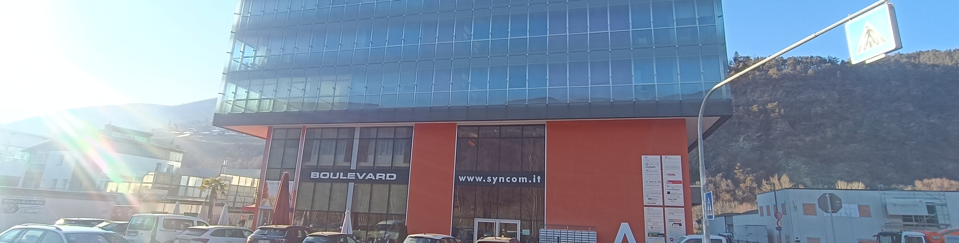Ampio ufficio ben tenuto al terzo piano