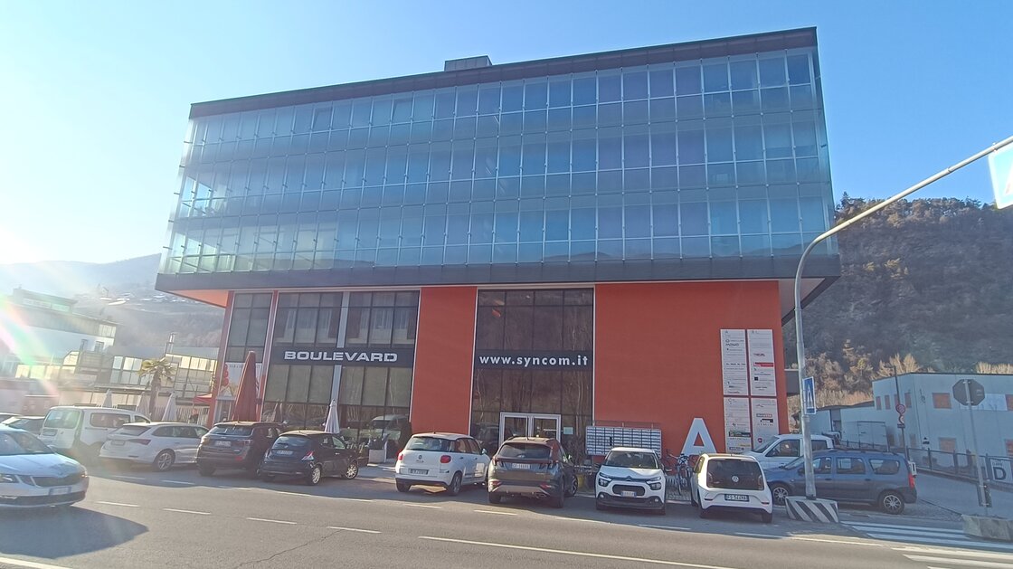 Großes Bürolokal in top Zustand, dritter Stock