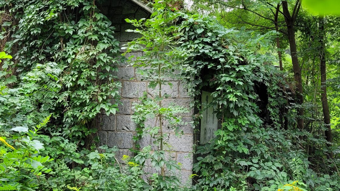 Casa ex ferroviaria con giardino privato