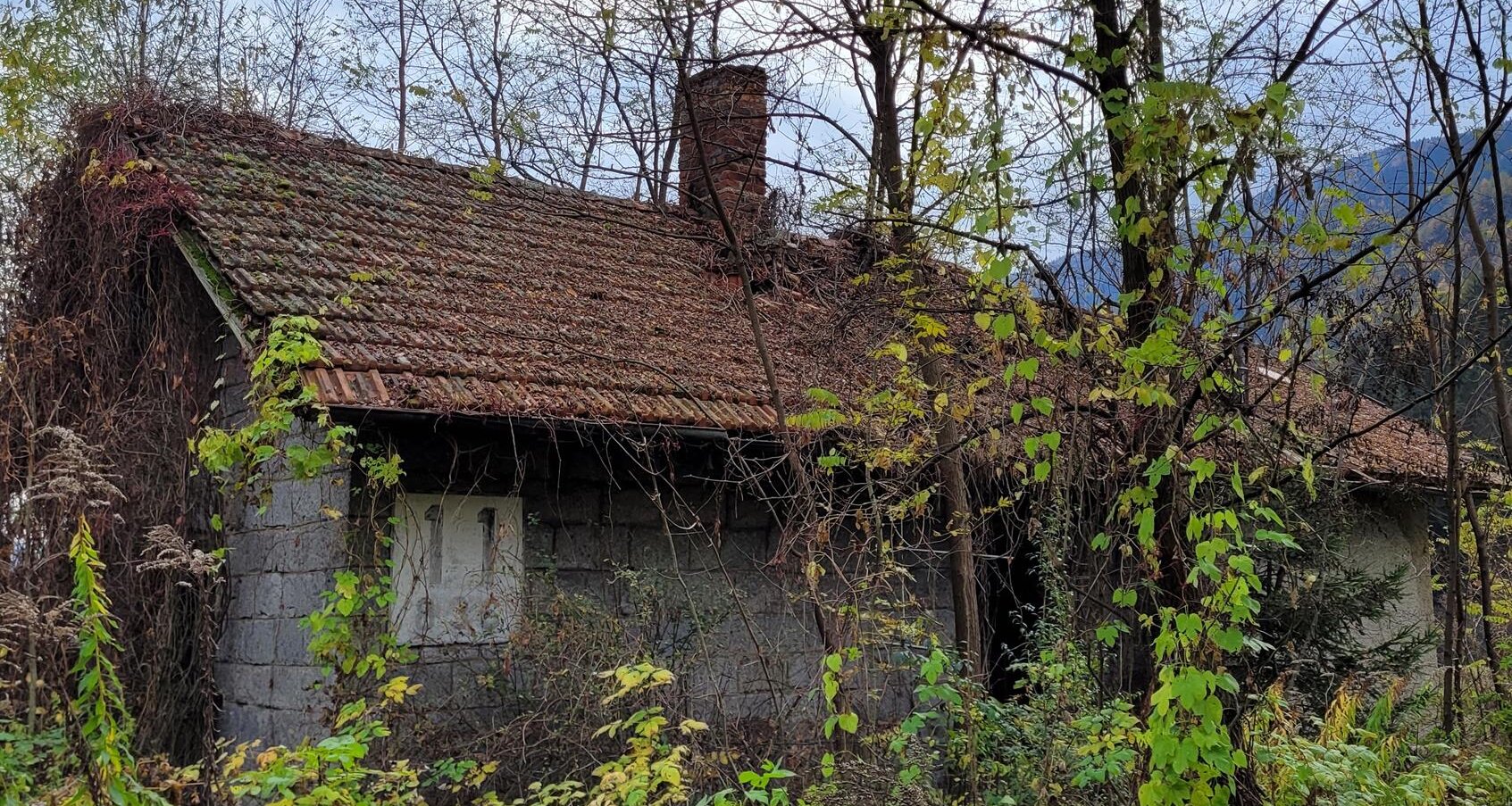 Bahnhaus mit großem Privatgarten