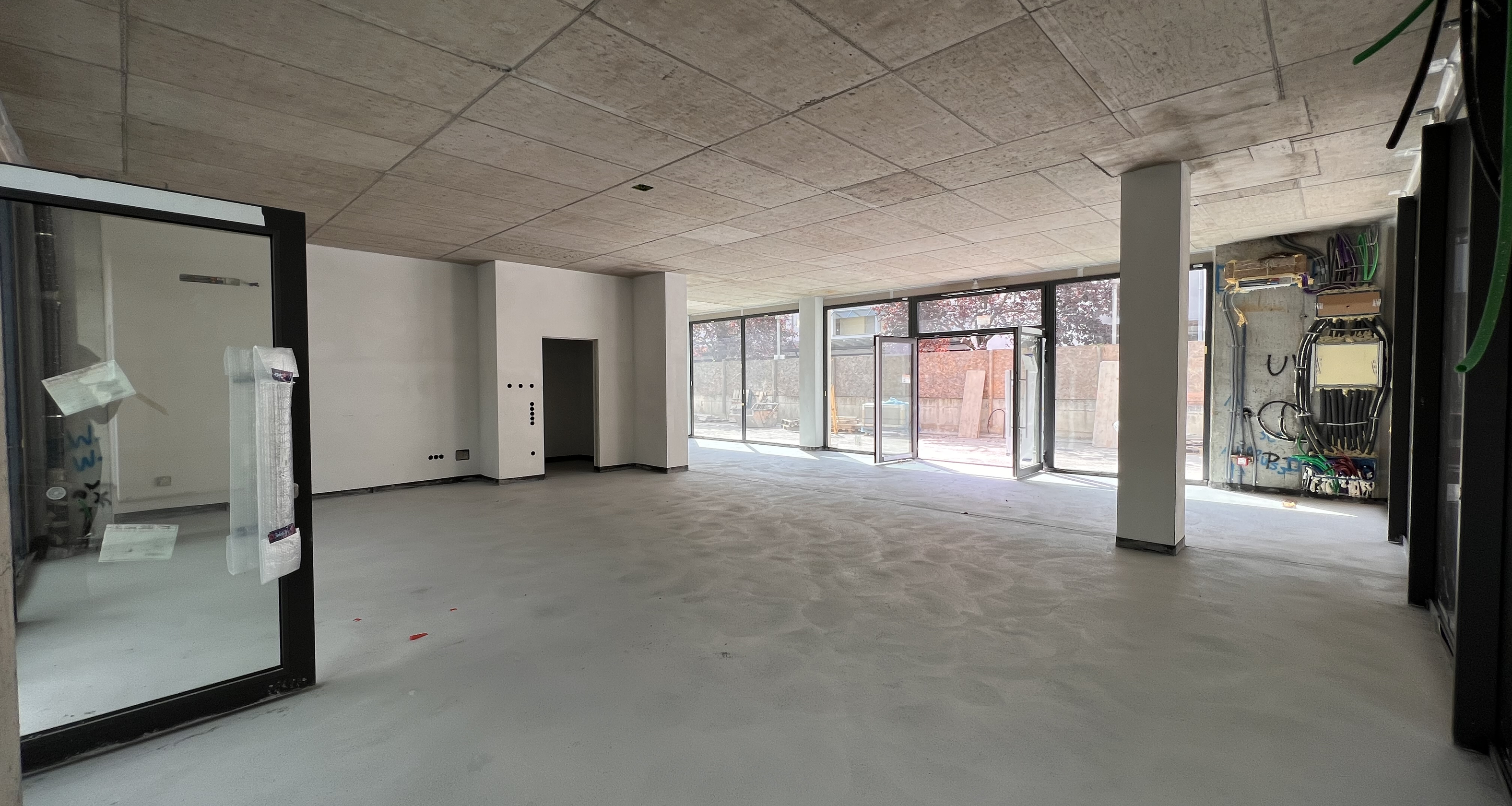New retail unit with large shop window and private courtyard