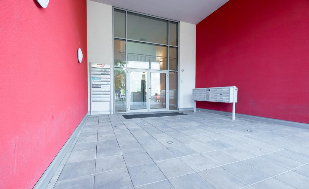 Andrian Center: Großes Bürolokal, zweiter Stock