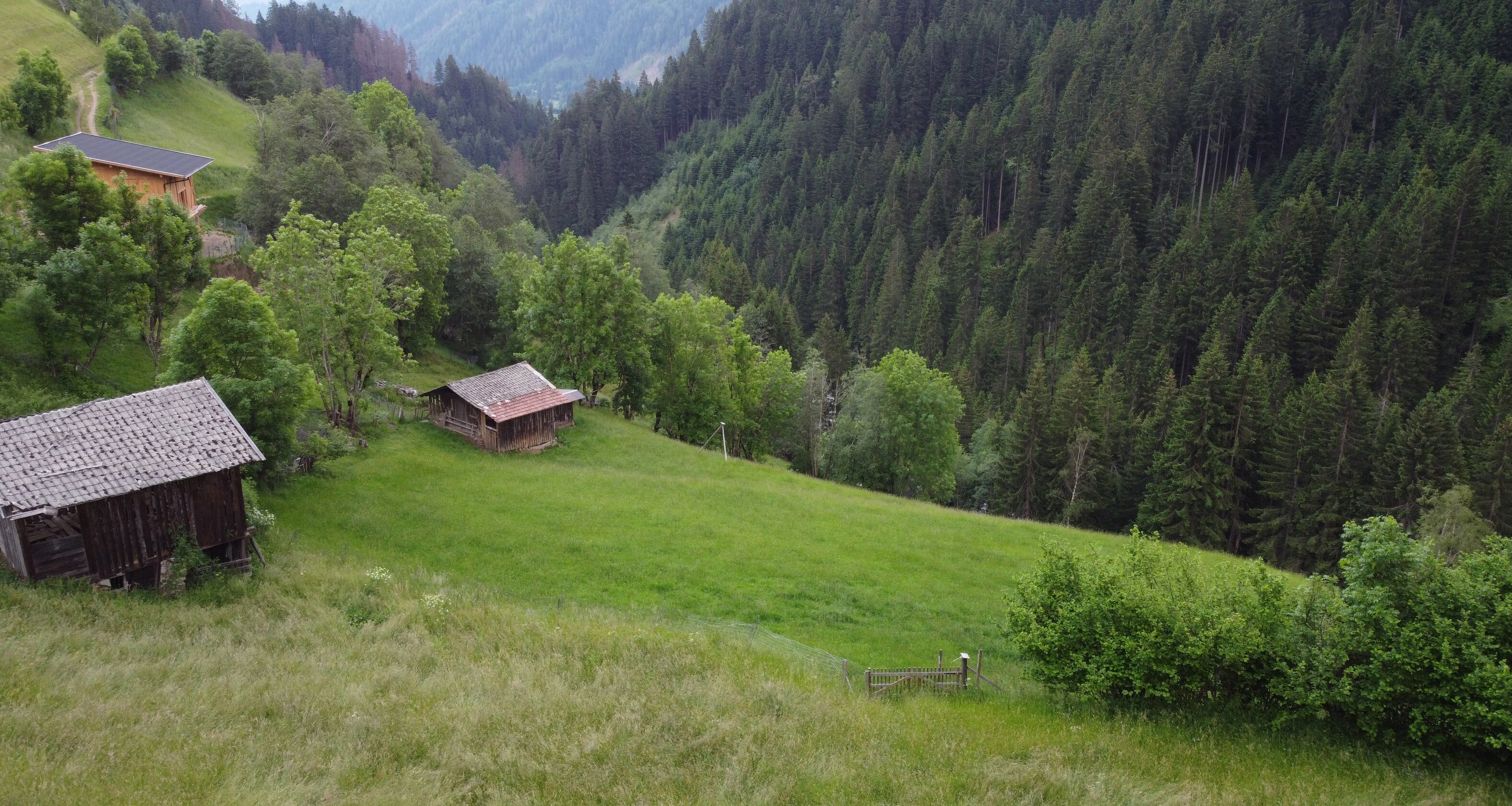 Gem: Unique barn with private land in a stunning panoramic location