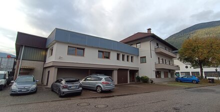Ampio, luminoso ufficio al primo piano