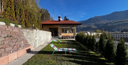 Mehrfamilienhaus mit großem Privatgrundstück