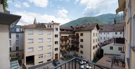Ufficio con balcone, cantina e garage in centro storico