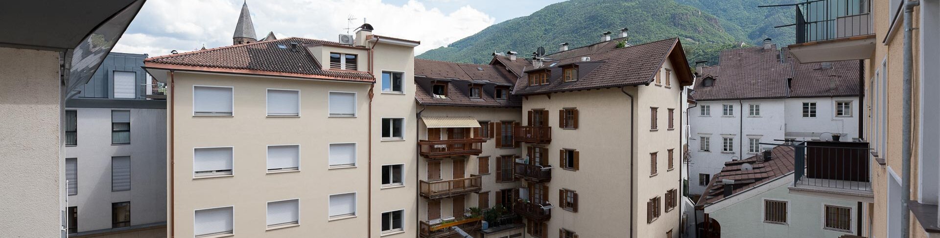 Office space with balcony, cellar and garage in the old town