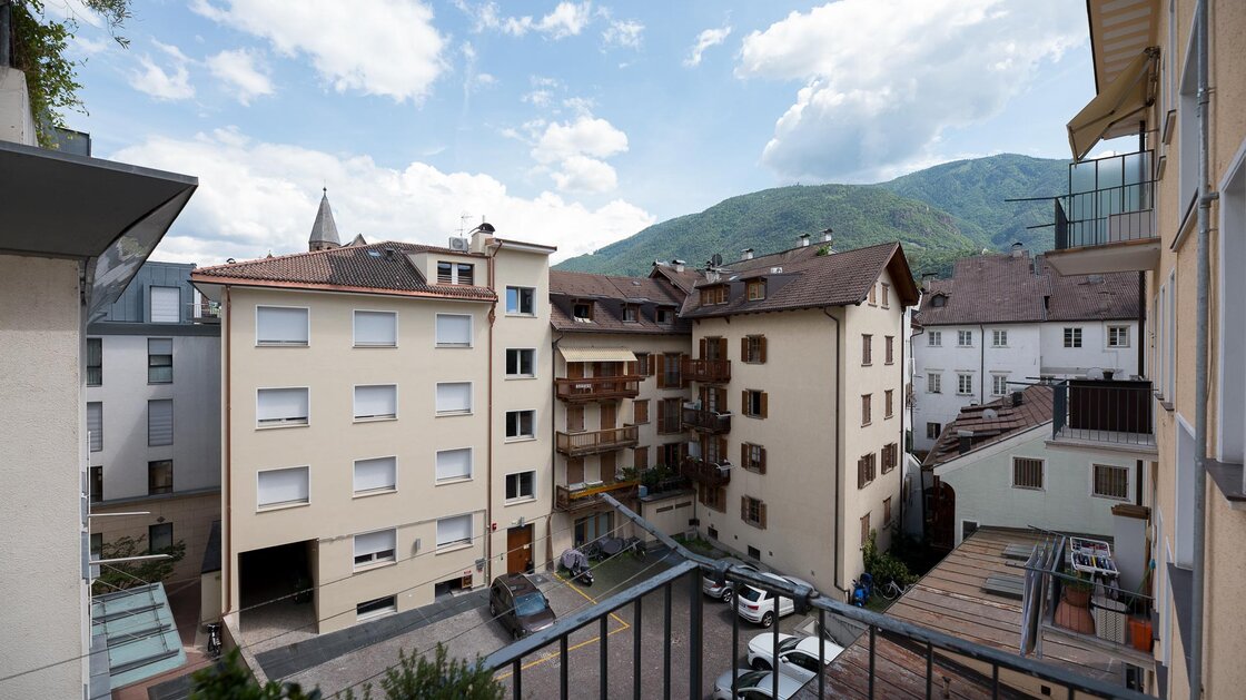 Ufficio con balcone, cantina e garage in centro storico