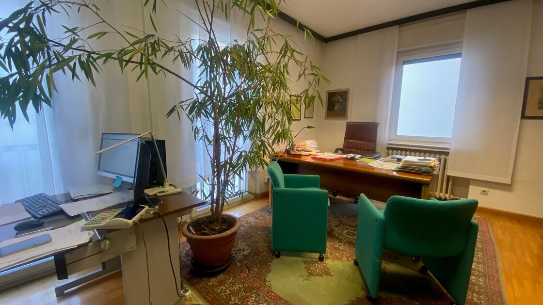 Ufficio con balcone, cantina e garage in centro storico