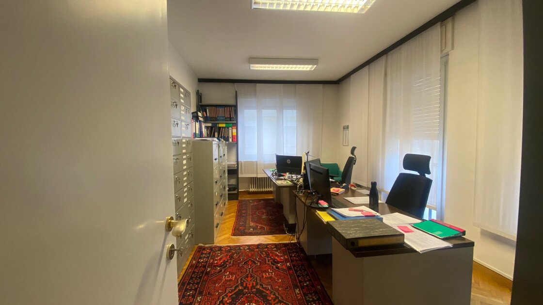 Ufficio con balcone, cantina e garage in centro storico