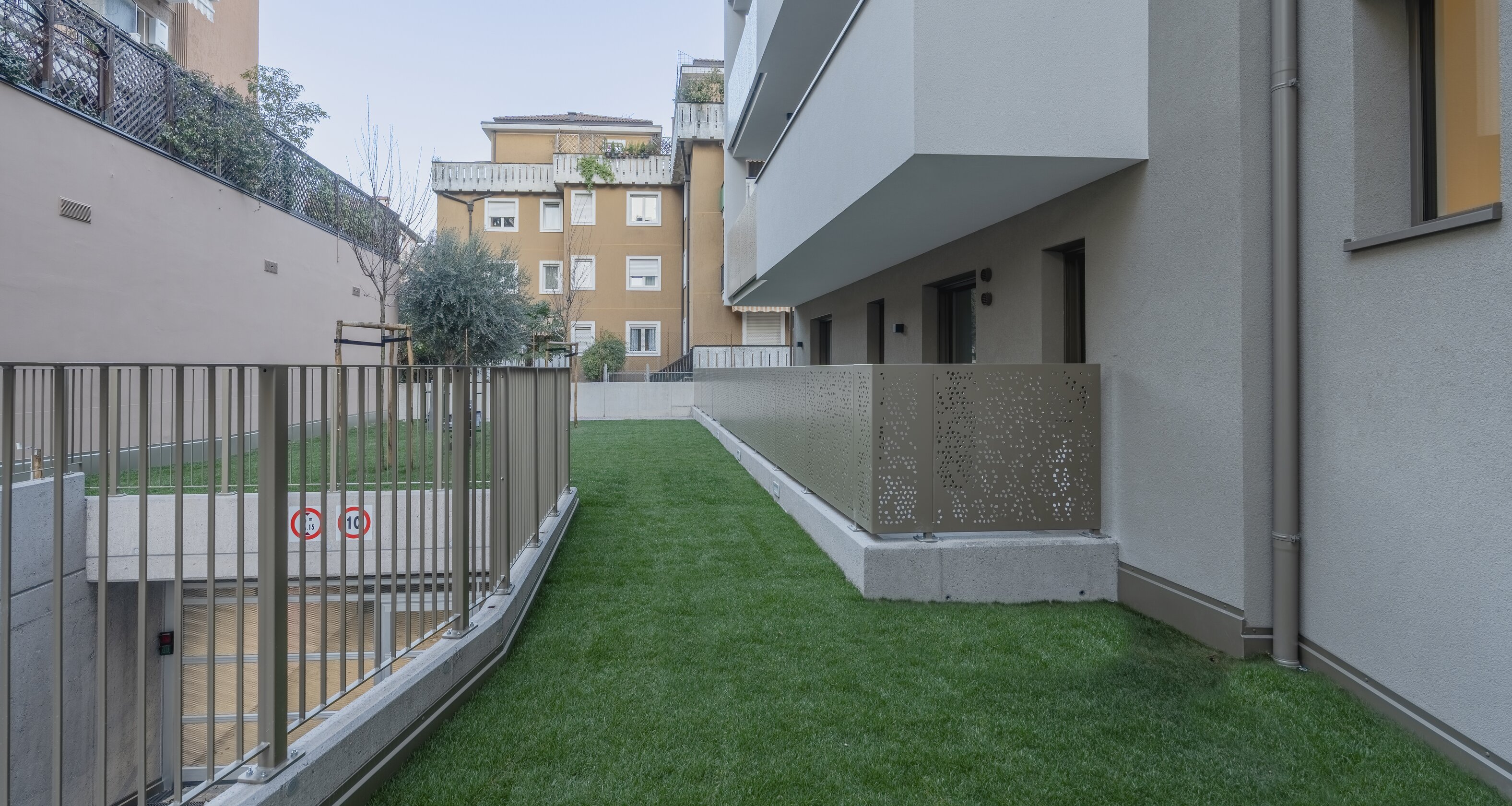 B: Nuovo trilocale con terrazza e giardino privato
