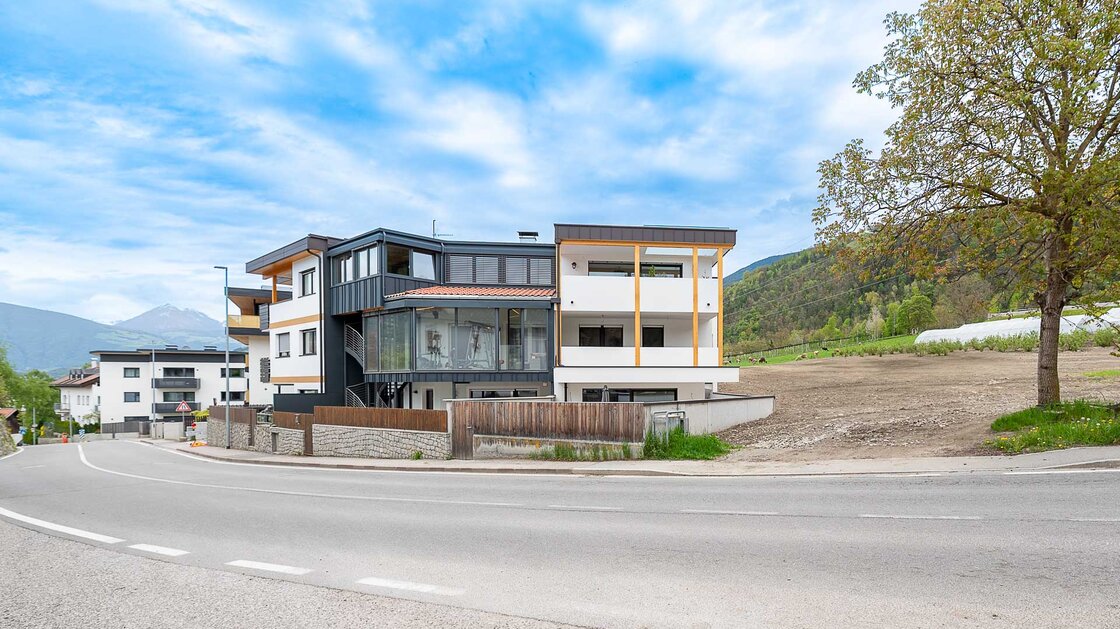 Modernes Reihenhaus mit autonomer, neuer Dachgeschosswohnung – separat erwerbbar