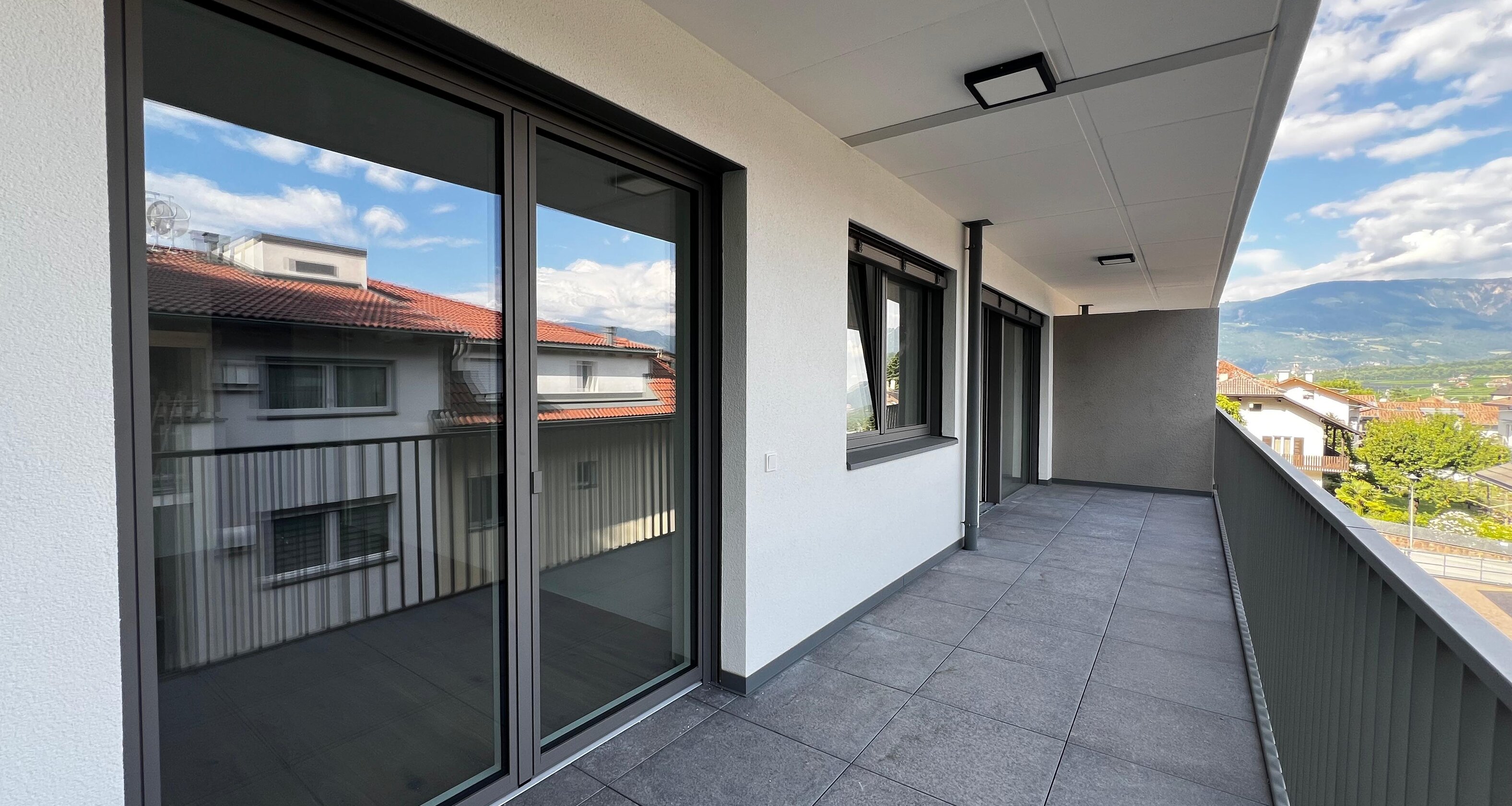 W11 - Neue Vierzimmerwohnung mit zwei Terrassen und Privatgarten