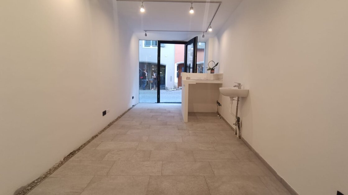 Piccolo negozio con cantina nel centro storico di Vipiteno