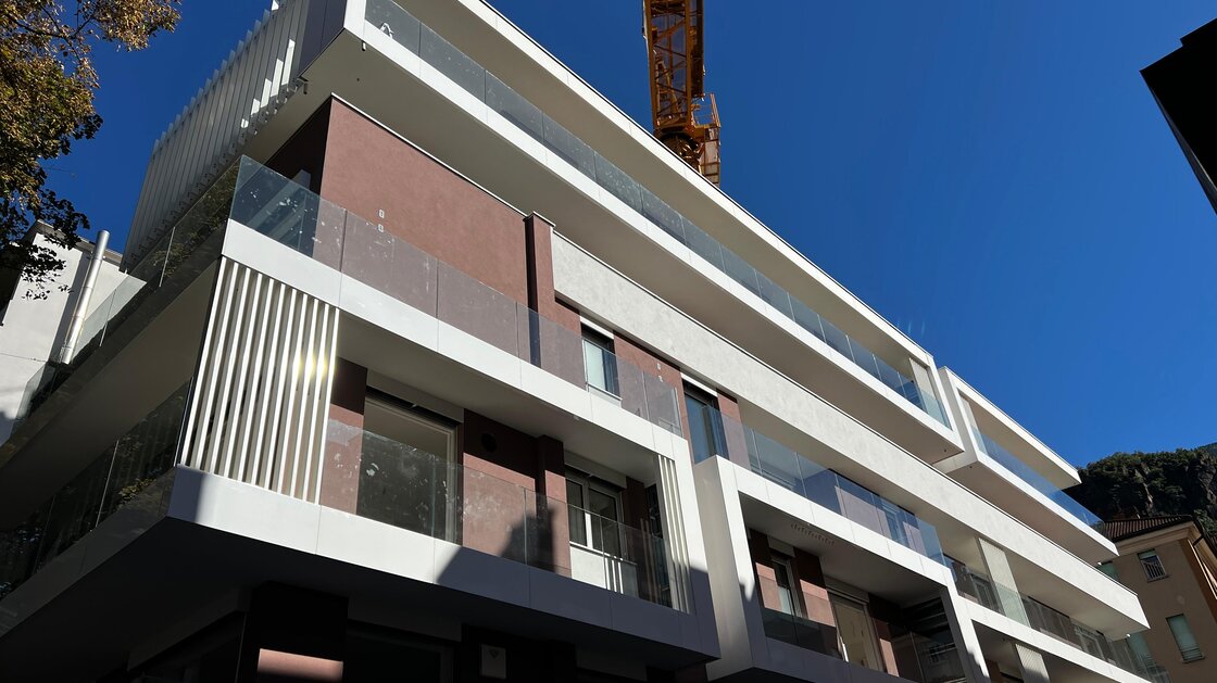 W12 – New three-room apartment with two terraces and balcony