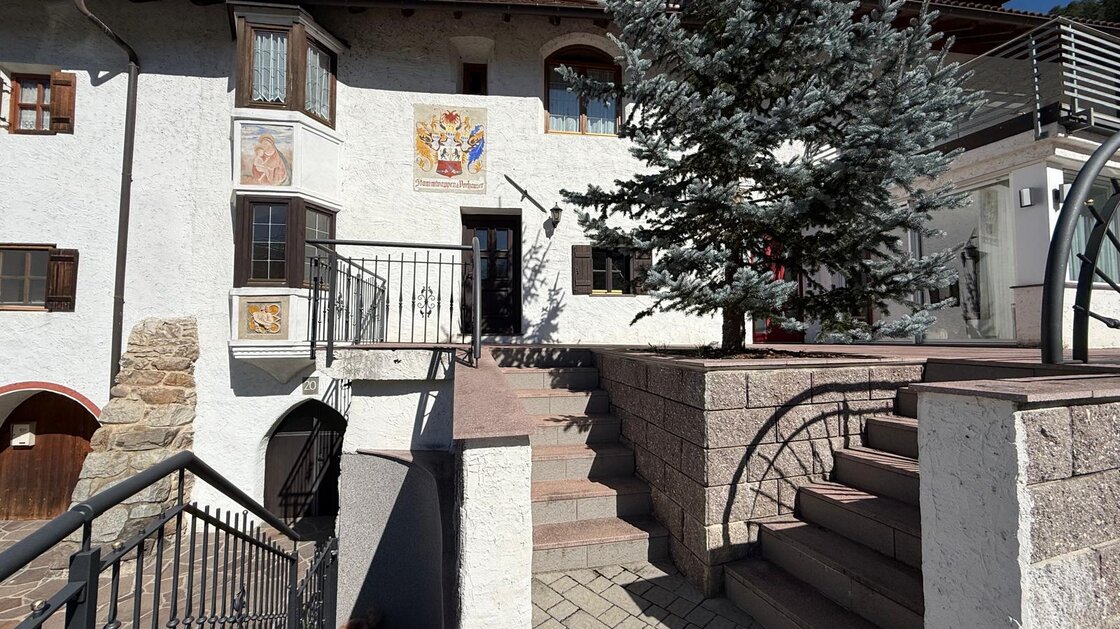 Due appartamenti con ampio giardino privato e magazzino