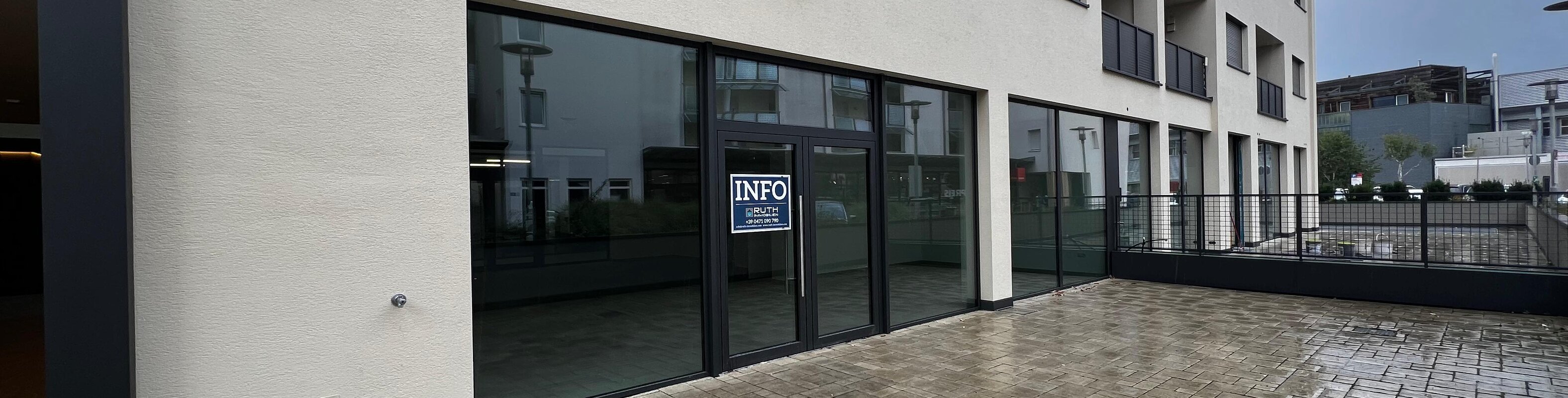 New retail unit with large shop window and private courtyard