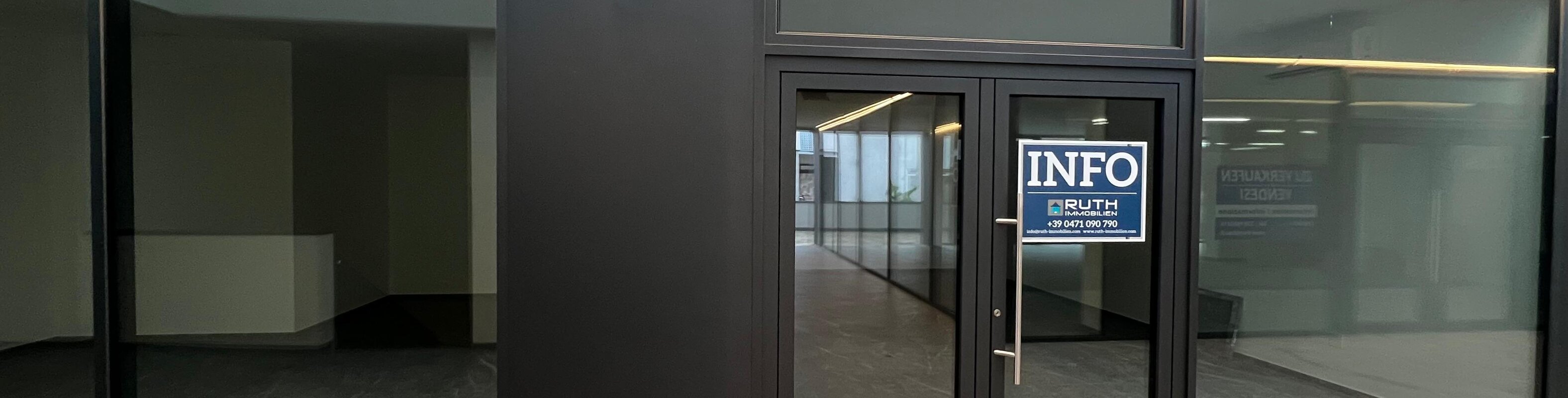 New retail unit with good visibility in a central location