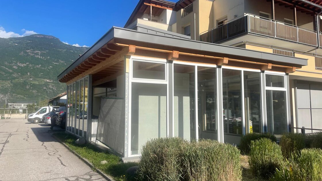Magazin / Geschäftslokal mit Parkplätzen