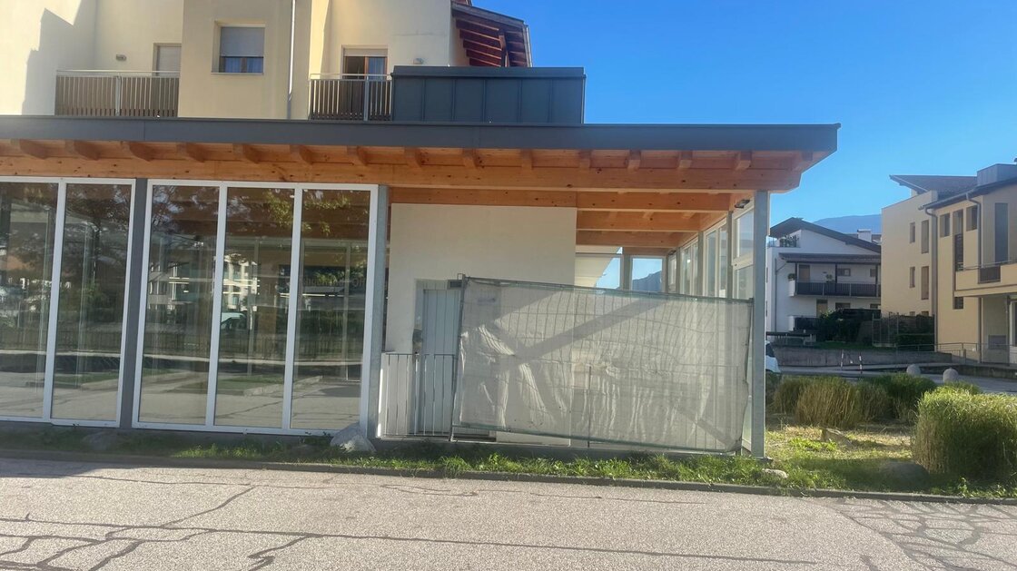 Magazin / Geschäftslokal mit Parkplätzen