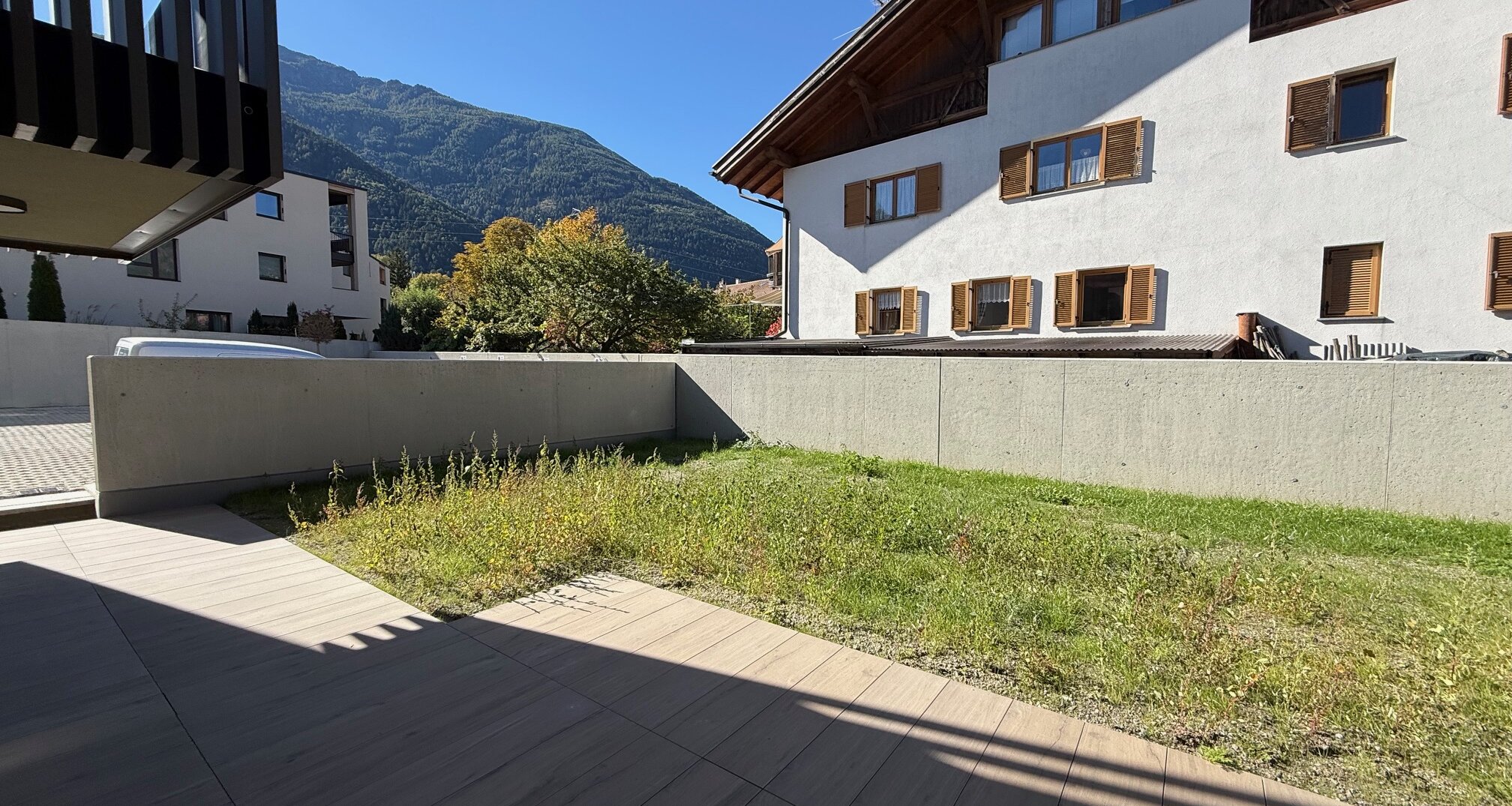 W2: Neue, große Vierzimmerwohnung mit Terrasse und Privatgarten