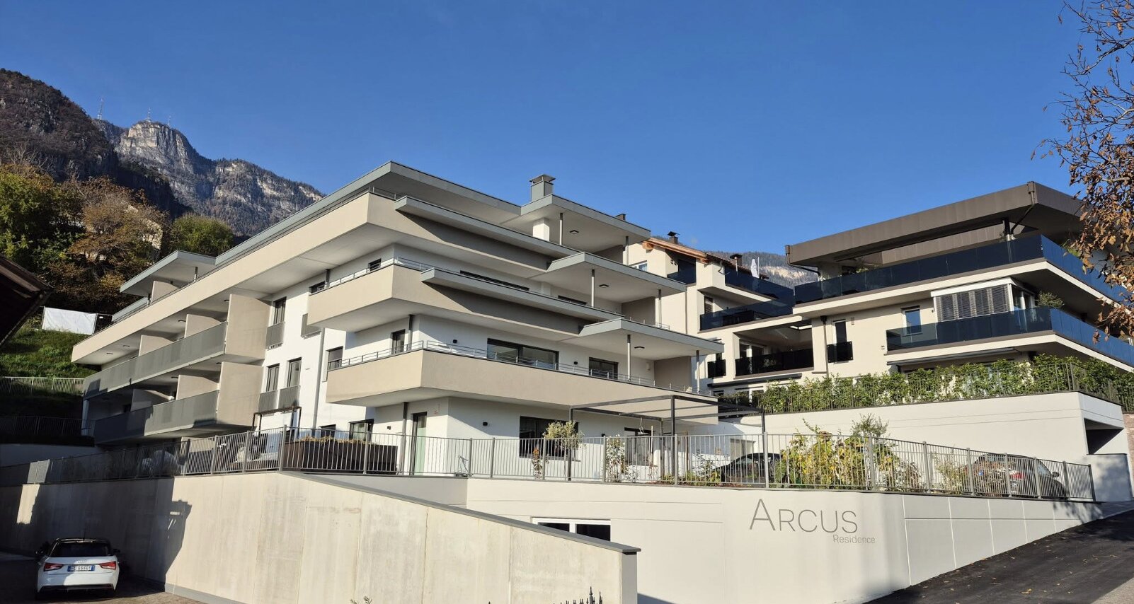 W13 - Neue, exklusive Penthousewohnung mit Terrasse und großem Privatgarten, letzter Stock