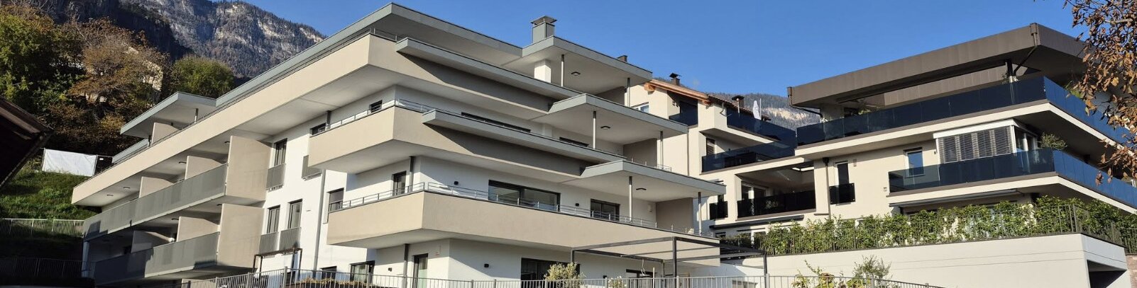 W11 - Neue Vierzimmerwohnung mit zwei Terrassen und Privatgarten
